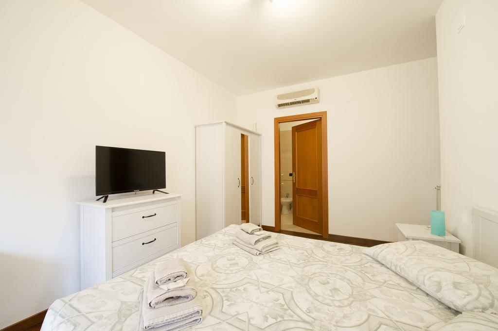 Hotel Domus Bb - Plaza Fiumicino Exterior foto